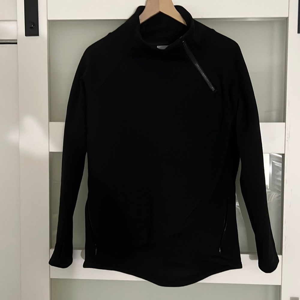 Athleta black sweatshirt